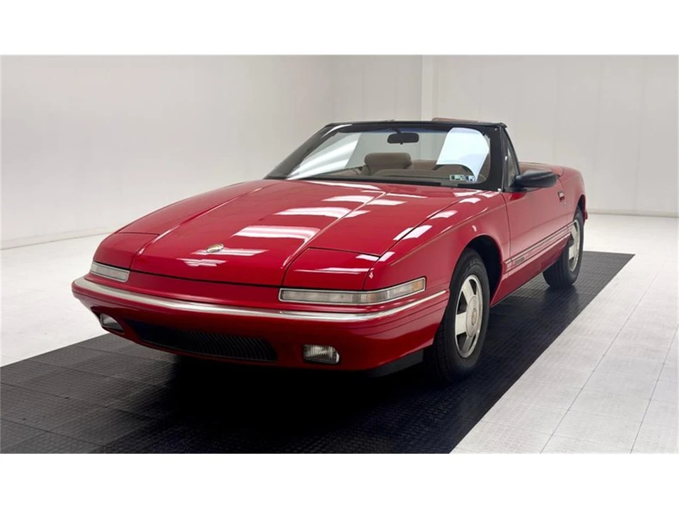 1990 Buick Reatta - Image 2 of 31