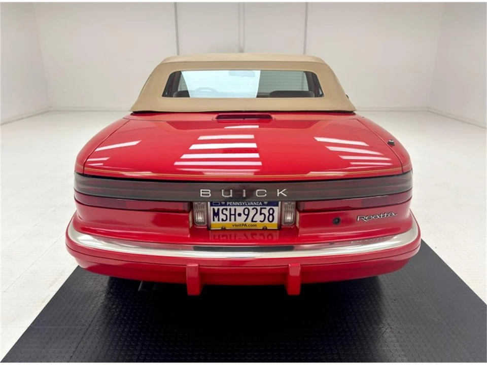 1990 Buick Reatta - Image 7 of 31