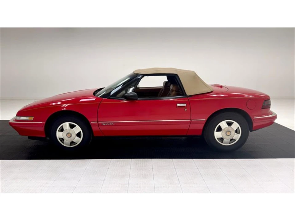 1990 Buick Reatta - Image 3 of 31