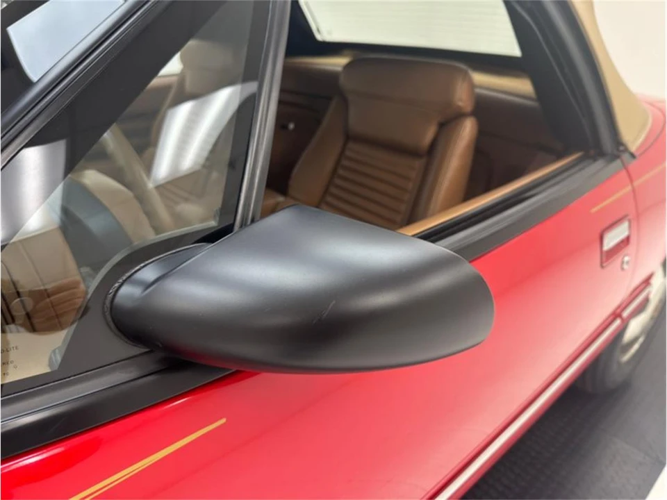 1990 Buick Reatta - Image 18 of 31