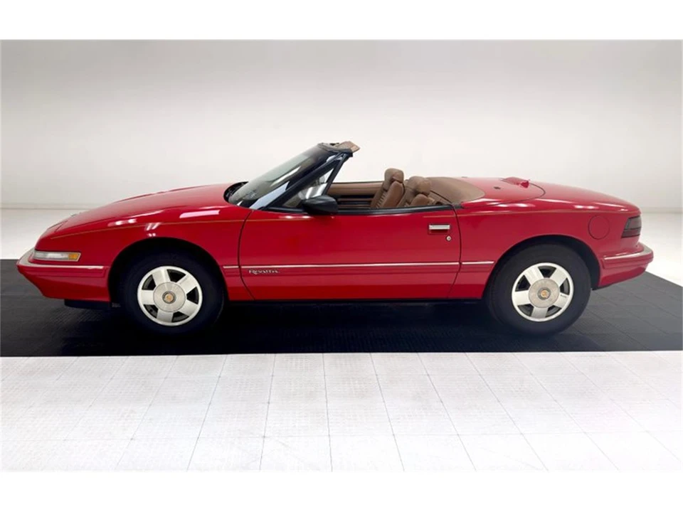 1990 Buick Reatta - Image 4 of 31