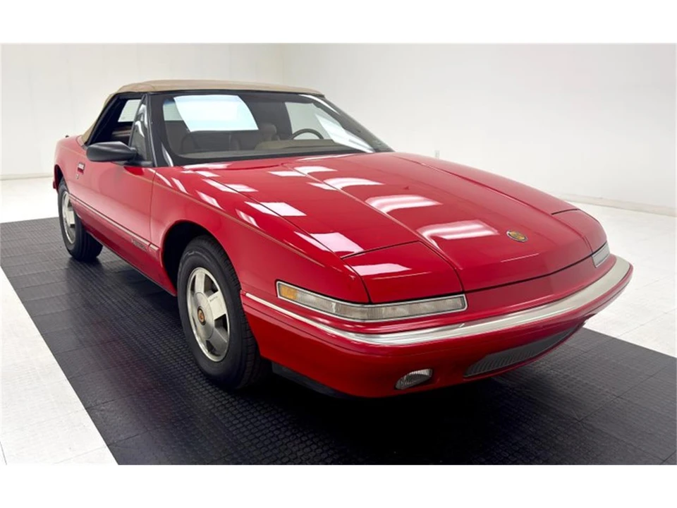 1990 Buick Reatta - Image 10 of 31