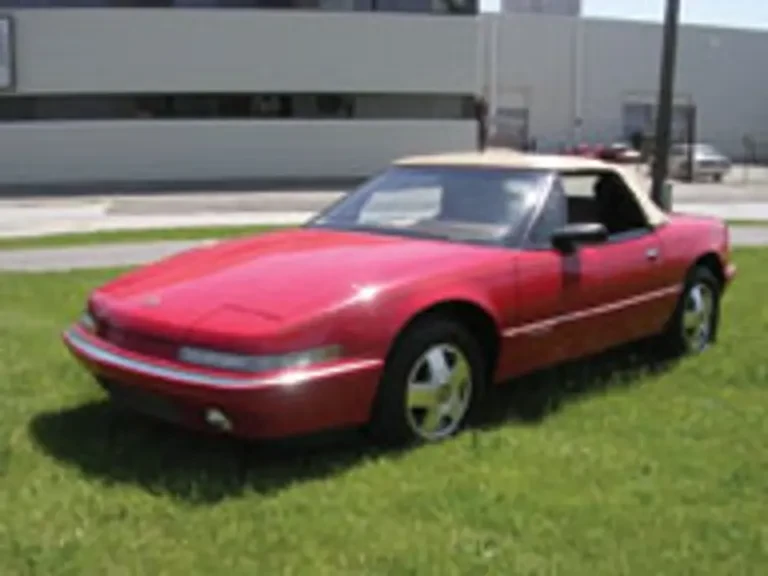 1990 Buick Reatta - Image 2 of 2