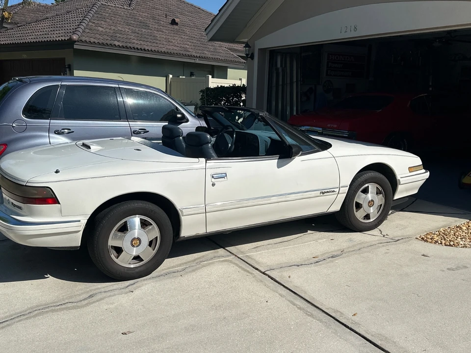 1990 Buick Reatta - Image 19 of 20