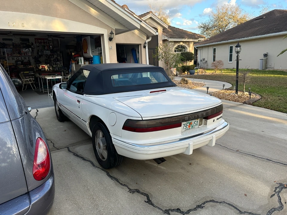 1990 Buick Reatta - Image 2 of 20