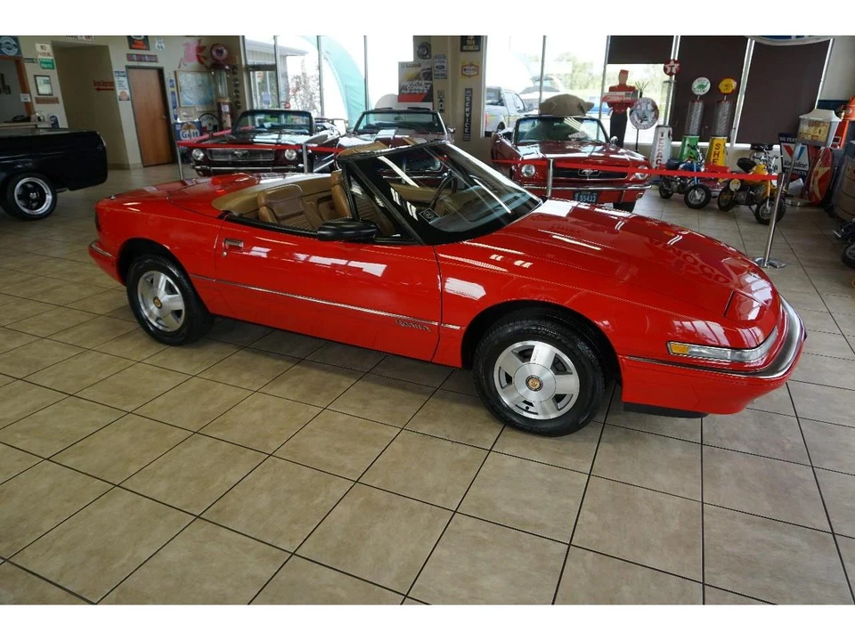 1990 Buick Reatta - Image 19 of 31