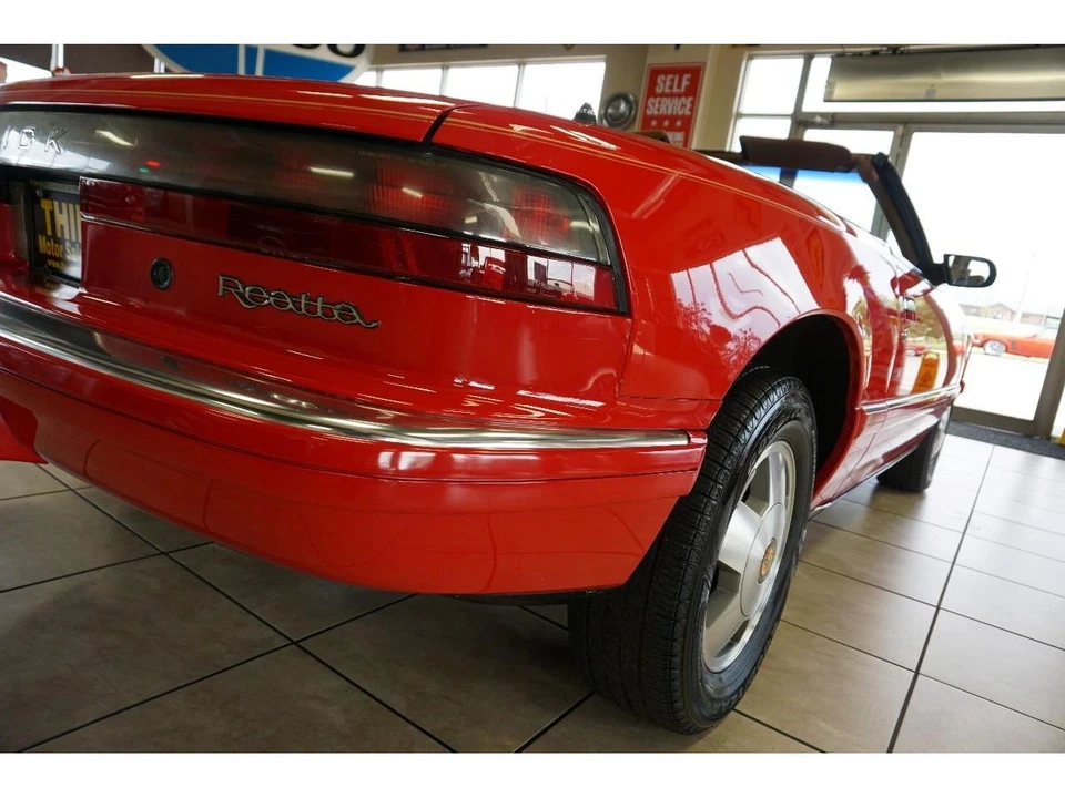 1990 Buick Reatta - Image 27 of 31