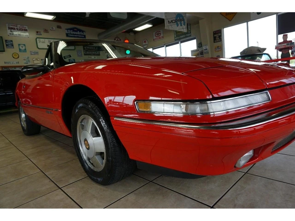 1990 Buick Reatta - Image 24 of 31