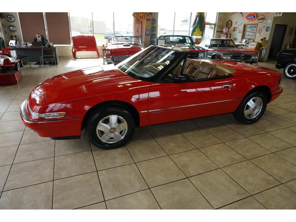 1990 Buick Reatta - Image 12 of 31