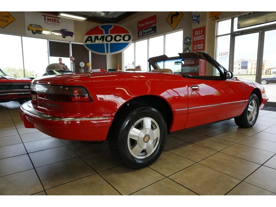 1990 Buick Reatta - Image 16 of 31