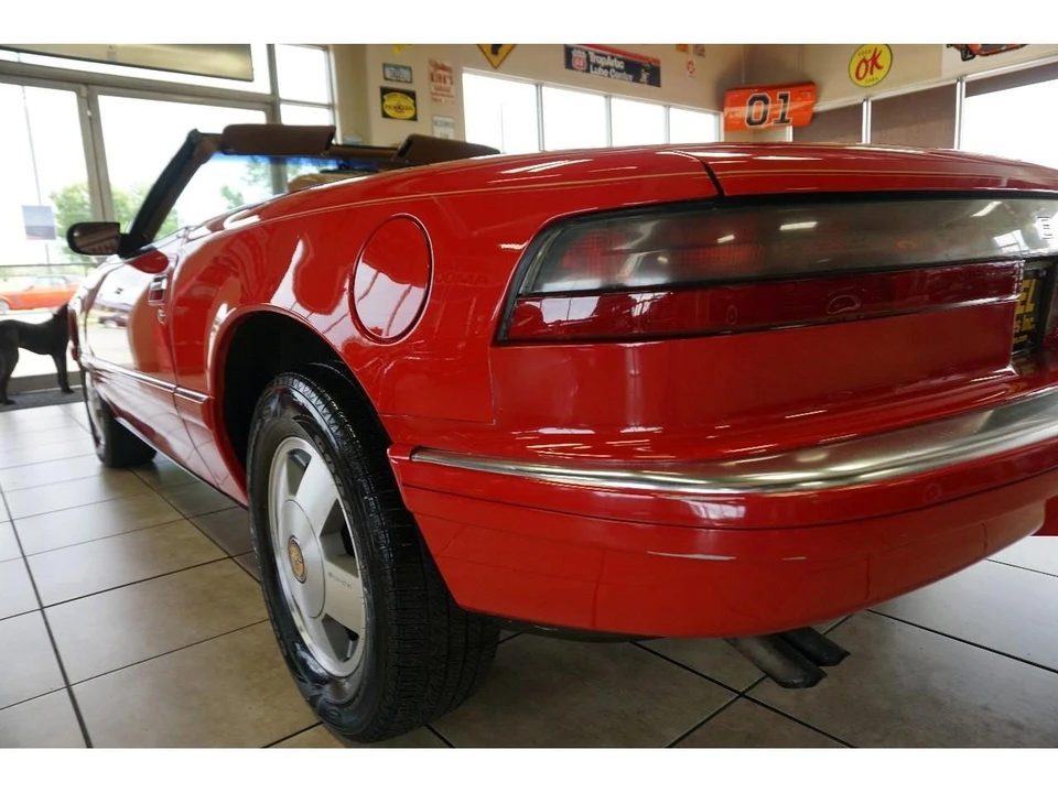 1990 Buick Reatta - Image 26 of 31
