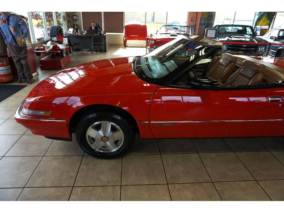 1990 Buick Reatta - Image 10 of 31