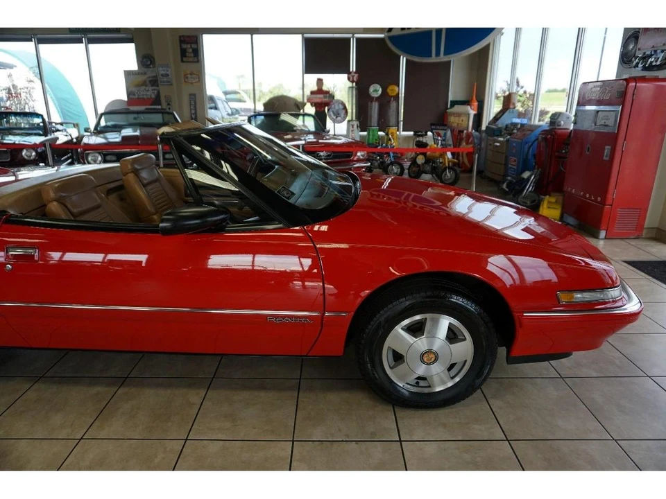 1990 Buick Reatta - Image 18 of 31