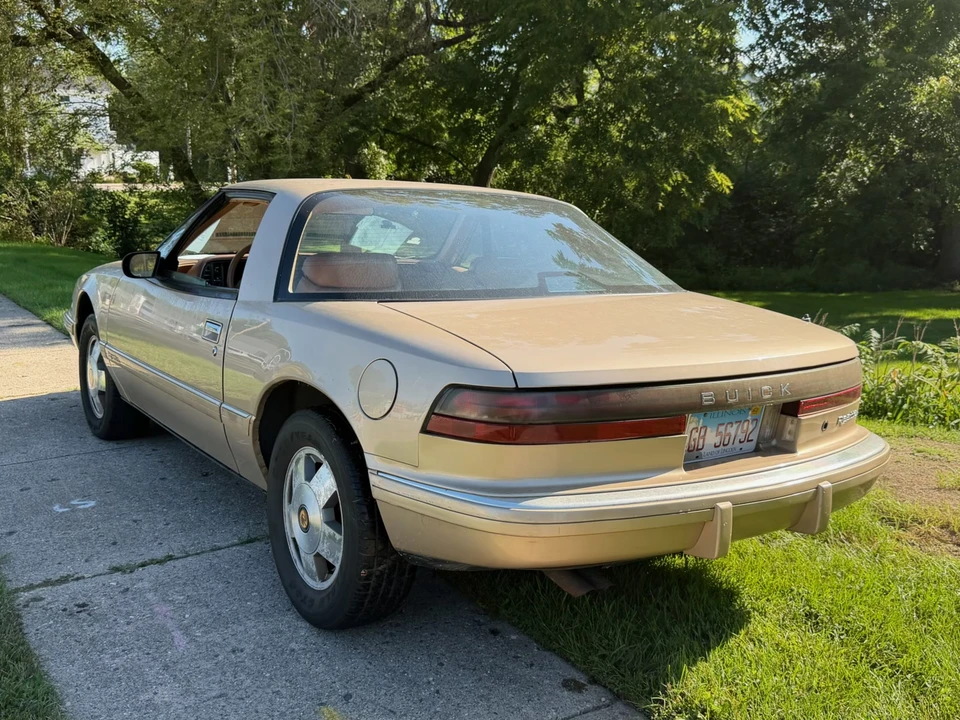 1990 Buick Reatta - Image 3 of 16