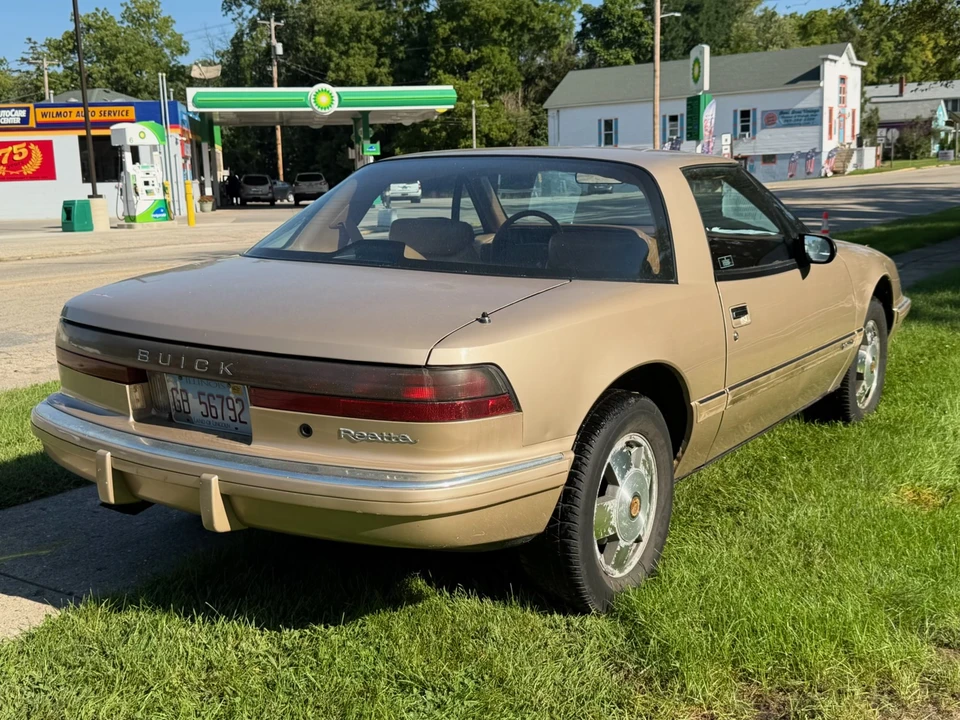 1990 Buick Reatta - Image 2 of 16