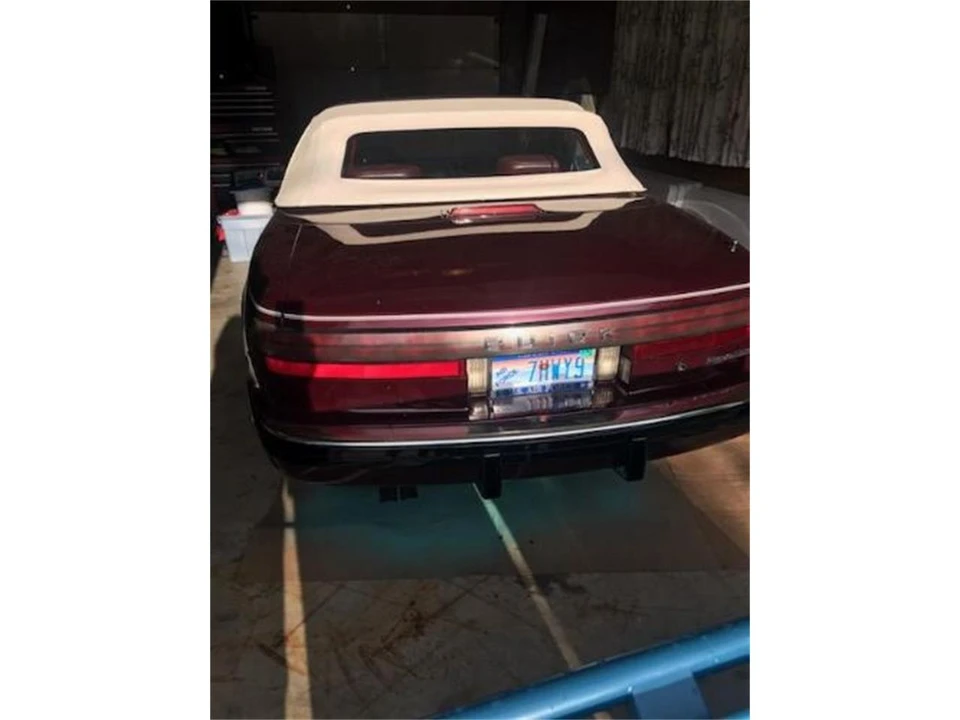 1990 Buick Reatta - Image 7 of 18