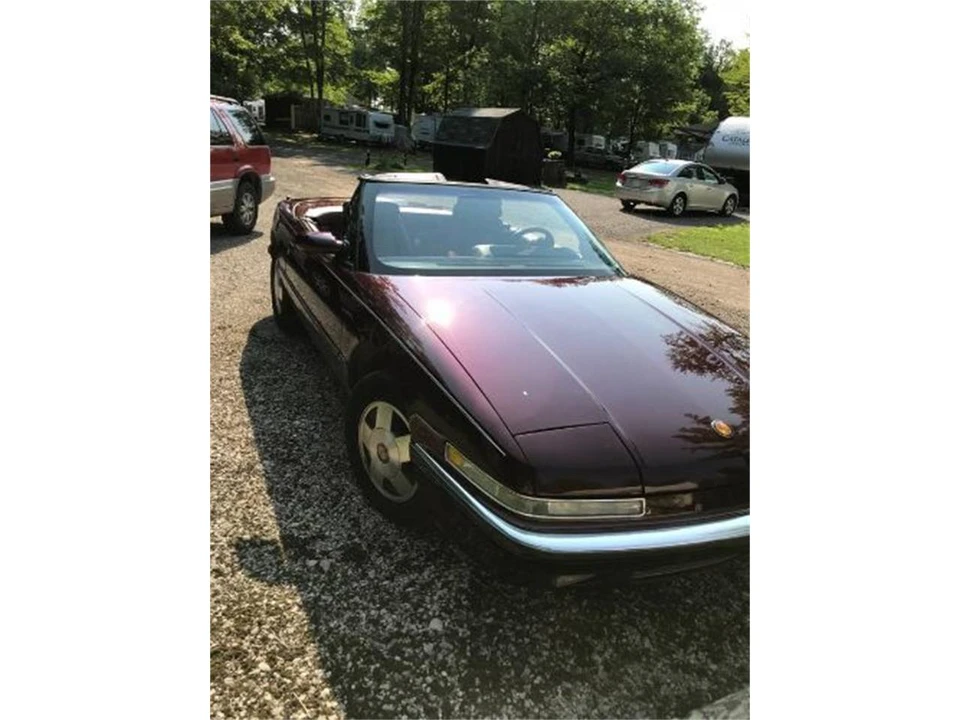 1990 Buick Reatta - Image 2 of 18