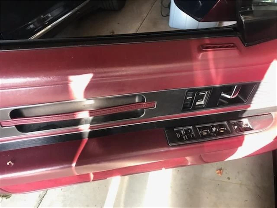 1990 Buick Reatta - Image 14 of 18