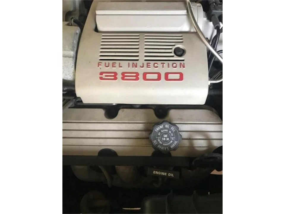 1990 Buick Reatta - Image 17 of 18