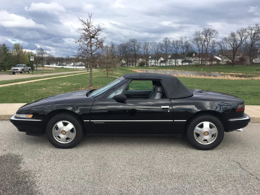 1990 Buick Reatta - Image 2 of 7