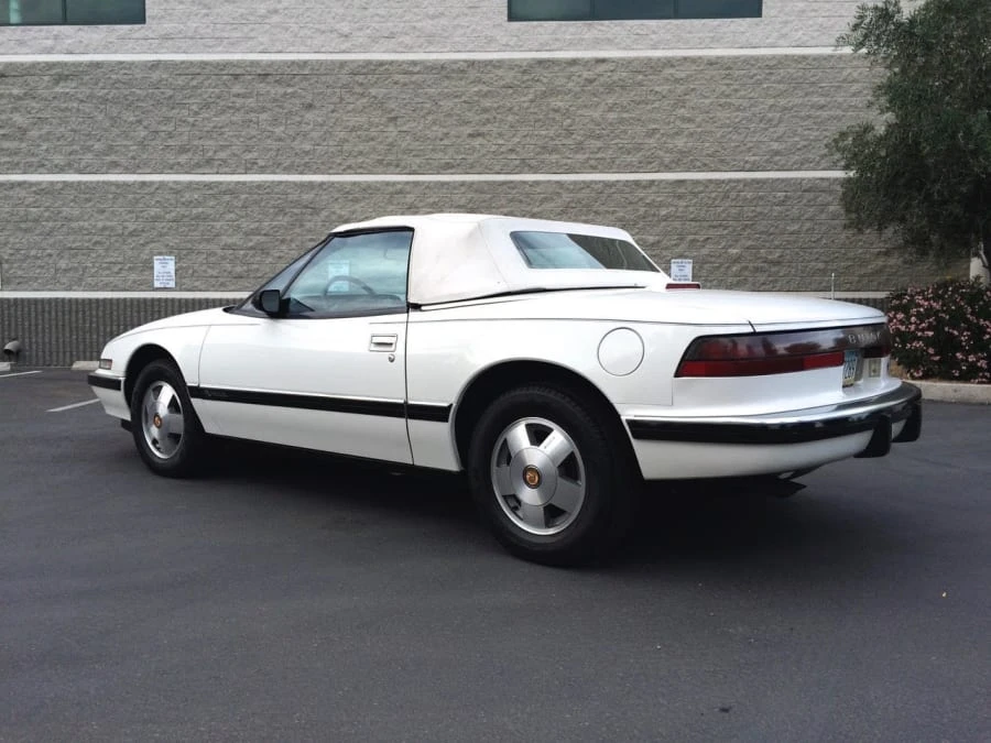1990 Buick Reatta - Image 3 of 12