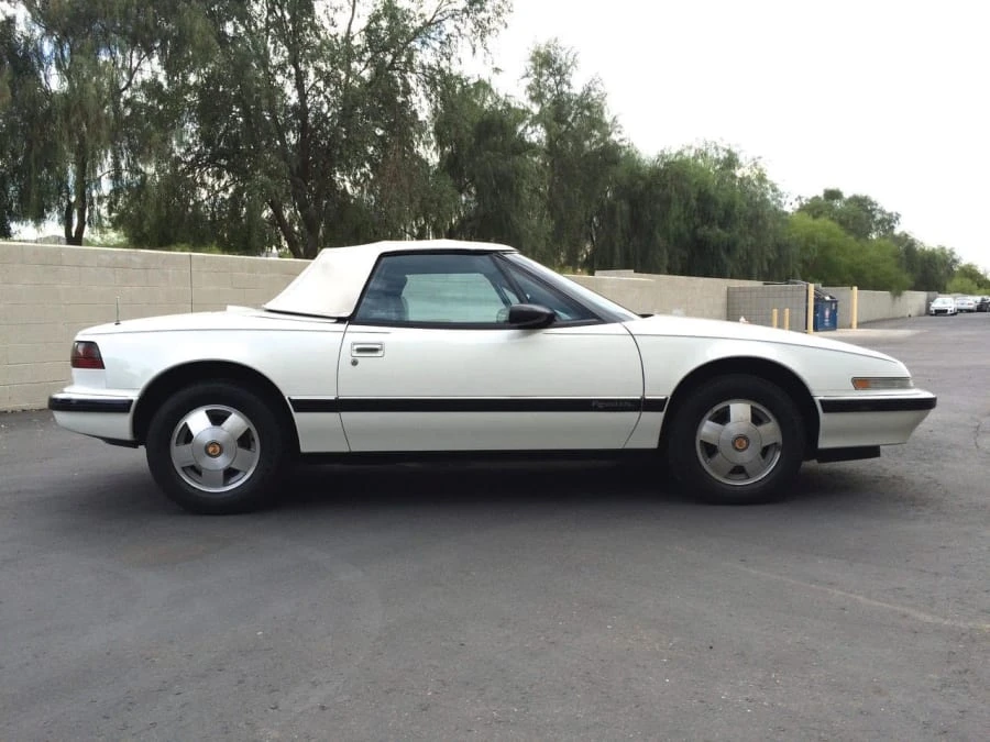 1990 Buick Reatta - Image 11 of 12