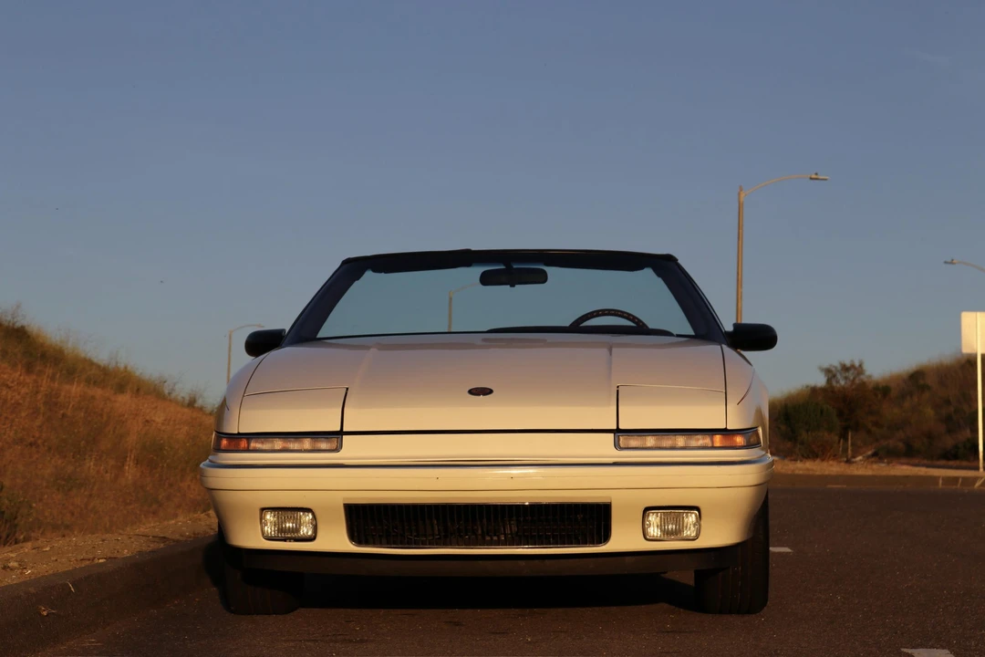 1990 Buick Reatta - Image 5 of 31