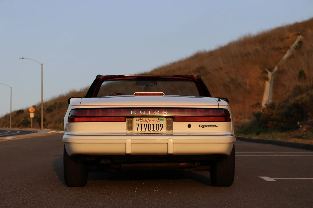 1990 Buick Reatta - Image 16 of 31