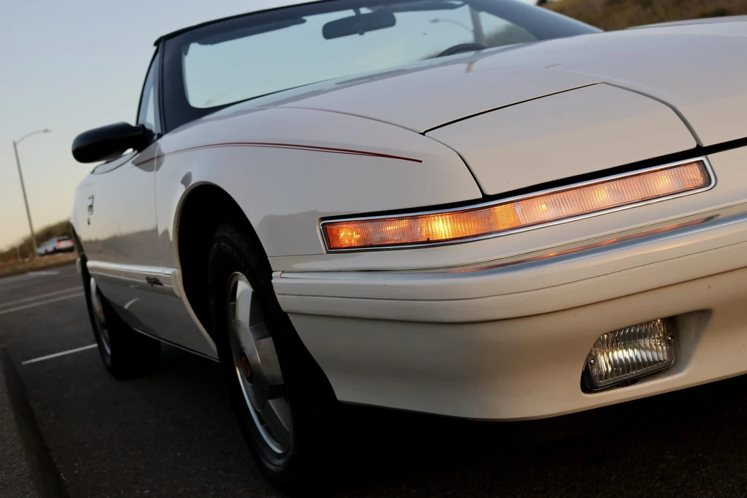 1990 Buick Reatta - Image 22 of 31