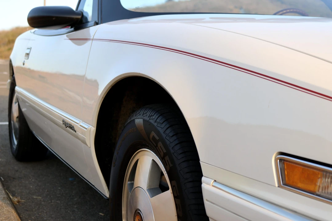 1990 Buick Reatta - Image 20 of 31