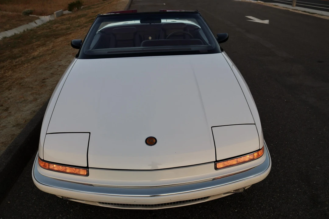1990 Buick Reatta - Image 23 of 31