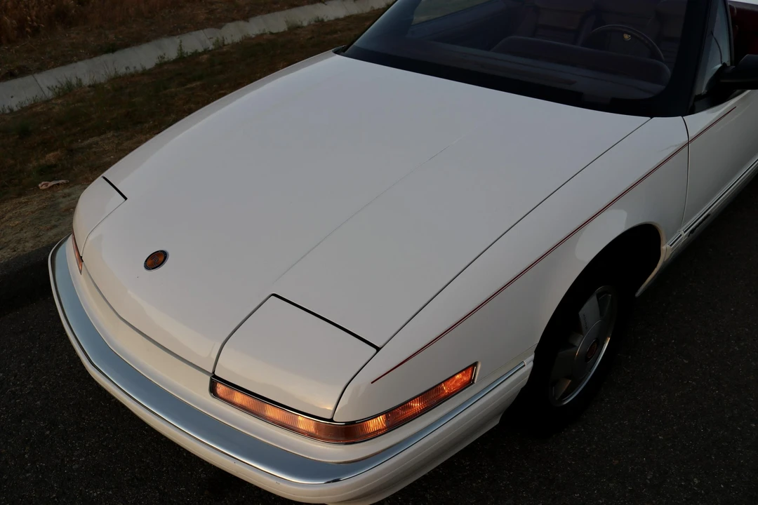 1990 Buick Reatta - Image 26 of 31