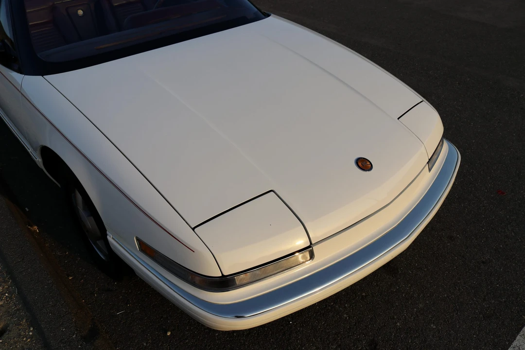 1990 Buick Reatta - Image 21 of 31