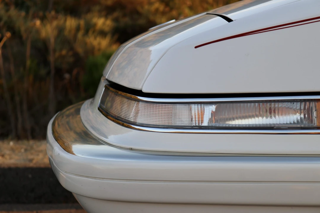 1990 Buick Reatta - Image 28 of 31