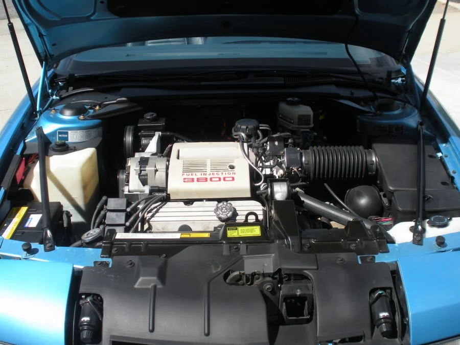 1990 Buick Reatta - Image 5 of 7