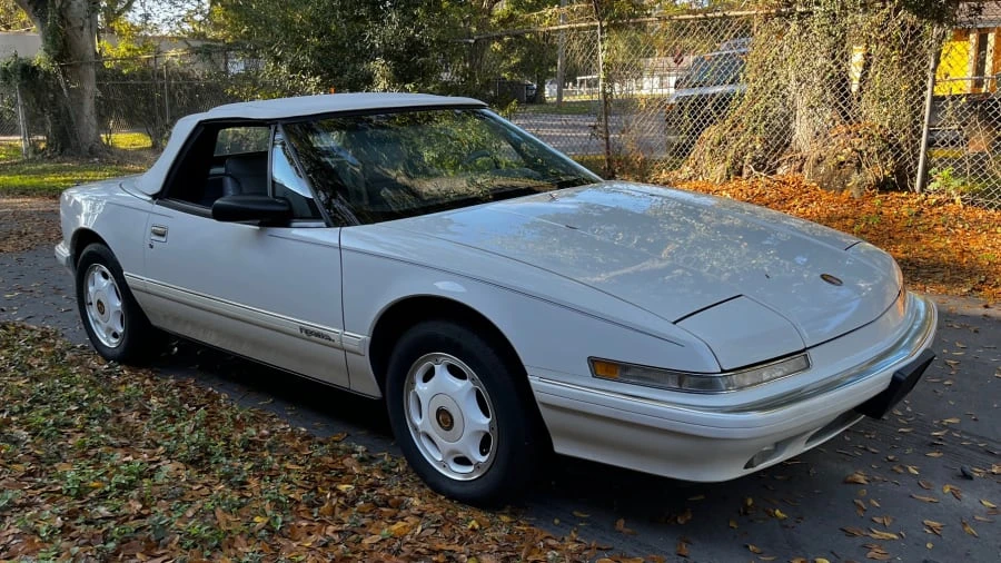 1990 Buick Reatta - Image 2 of 17