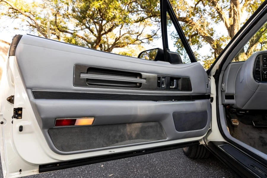 1990 Buick Reatta - Image 4 of 17