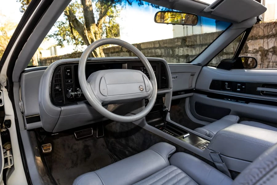 1990 Buick Reatta - Image 5 of 17