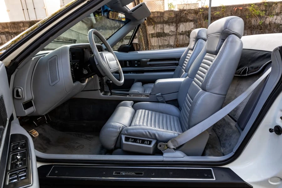 1990 Buick Reatta - Image 6 of 17