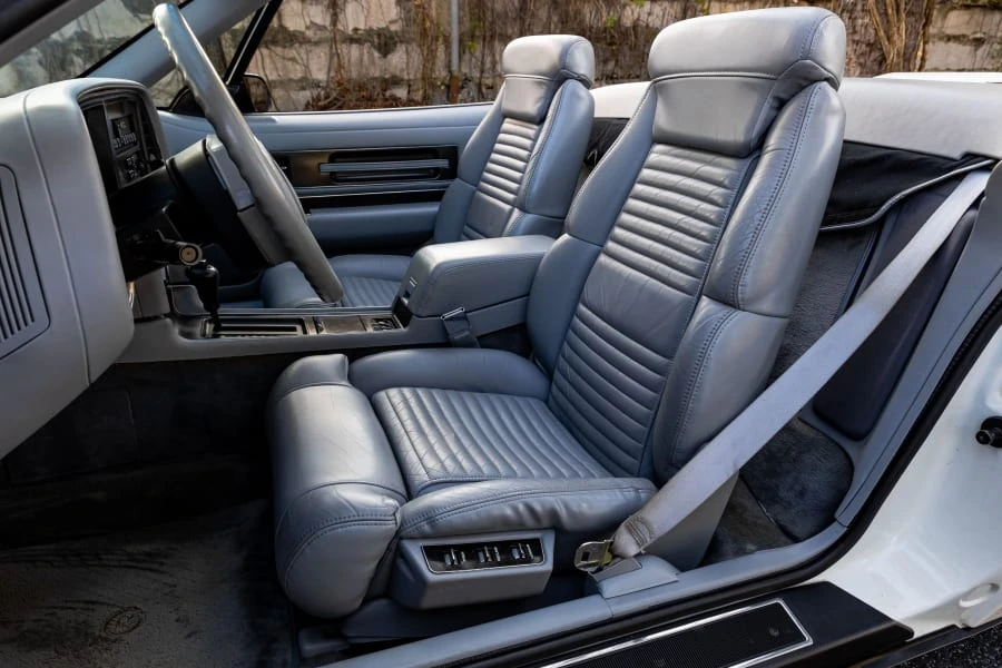 1990 Buick Reatta - Image 7 of 17