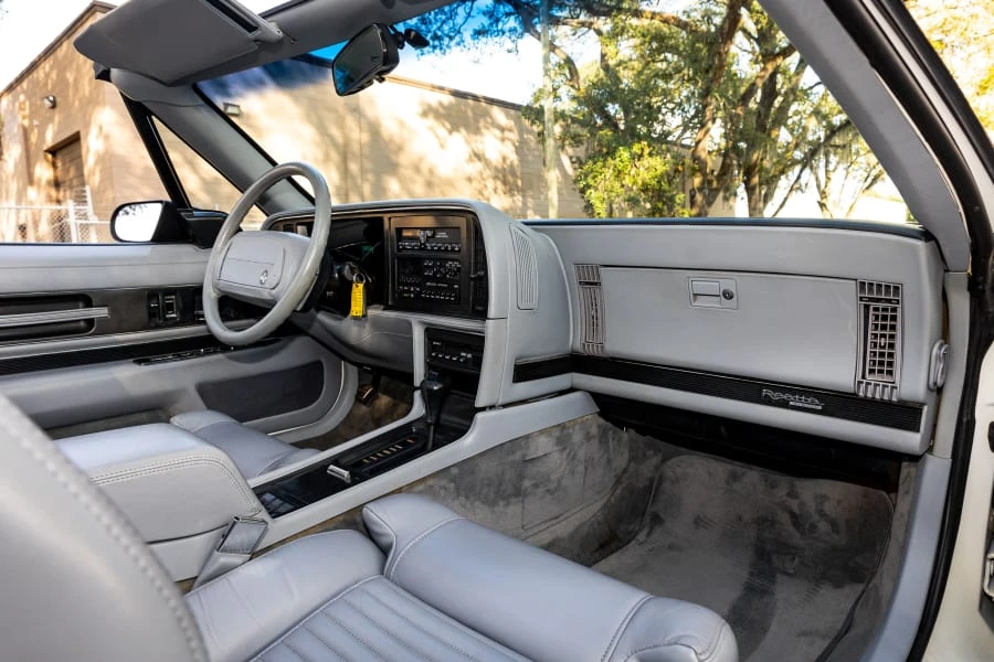 1990 Buick Reatta - Image 8 of 17