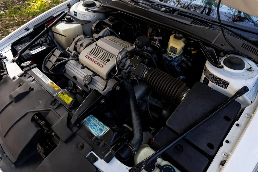 1990 Buick Reatta - Image 9 of 17