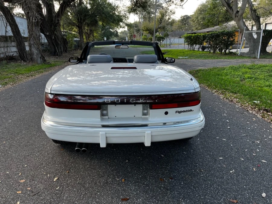 1990 Buick Reatta - Image 11 of 17