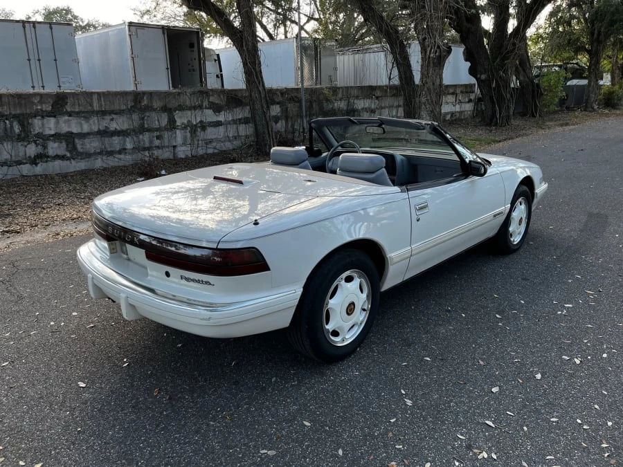 1990 Buick Reatta - Image 16 of 17