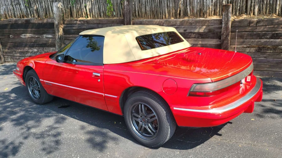 1990 Buick Reatta - Image 2 of 8