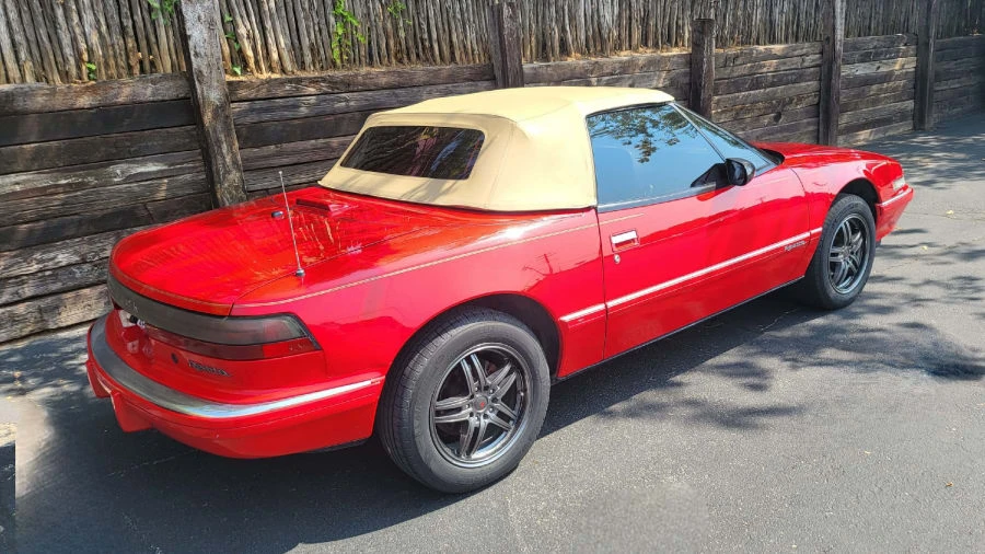 1990 Buick Reatta - Image 5 of 8