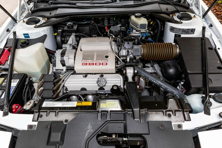 1990 Buick Reatta - Image 7 of 12