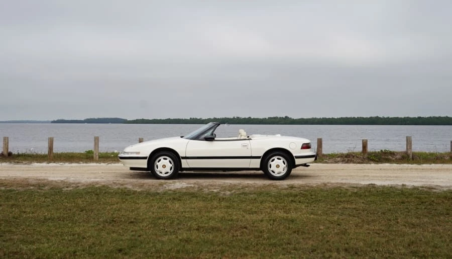 1990 Buick Reatta - Image 2 of 10