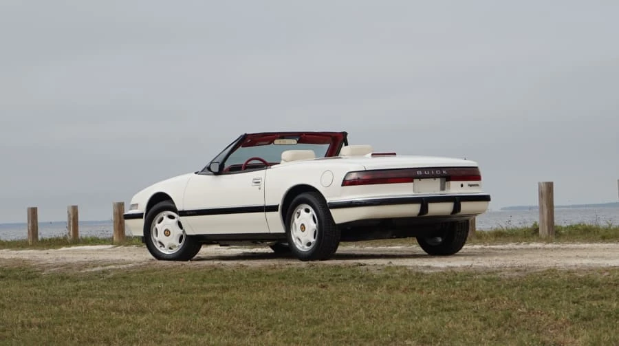 1990 Buick Reatta - Image 3 of 10