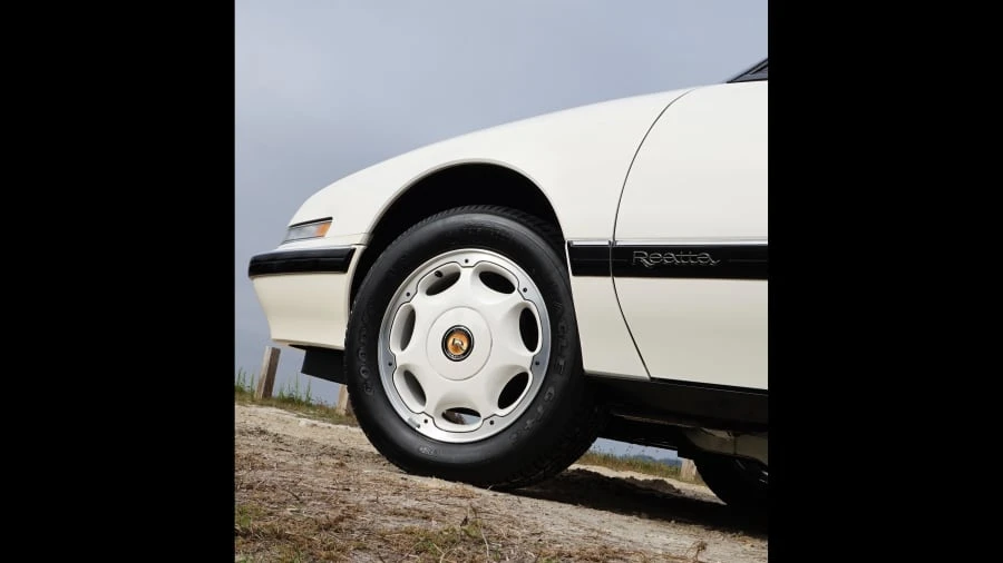 1990 Buick Reatta - Image 6 of 10
